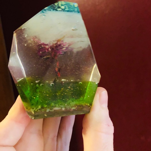 Gorgeous handmade Rock Shape w a real flower - Picture 3 of 16